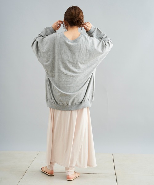 DouDou（ドゥドゥ）の「TMRW ミニ裏毛ロゴスウェット（Tシャツ/カットソー・レディース・ホワイト/チャコールグレー/ライトグレー・FREE）」の20枚目の写真