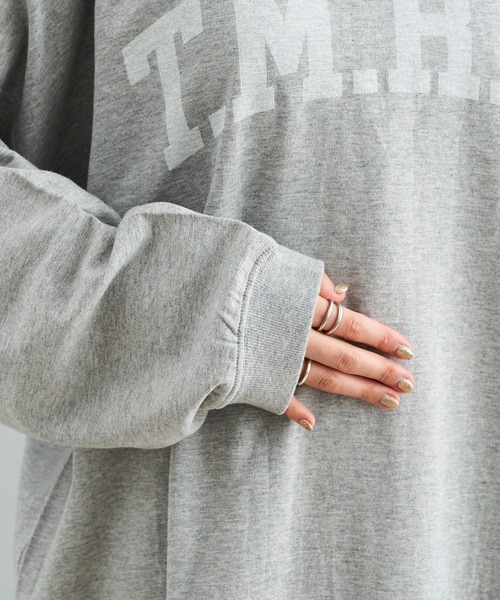 DouDou（ドゥドゥ）の「TMRW ミニ裏毛ロゴスウェット（Tシャツ/カットソー・レディース・ホワイト/チャコールグレー/ライトグレー・FREE）」の7枚目の写真