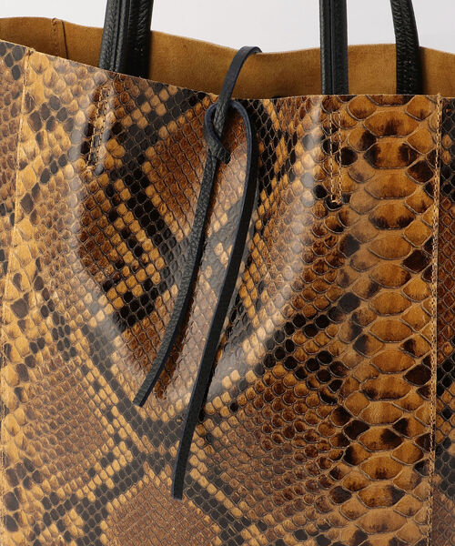 AULENTTI（オウレンティ）の「【AULENTTI/オーレンティ】ソフトミニトート（トートバッグ・レディース・ゴールド/パイソン/シルバー・FREE）」の8枚目の写真