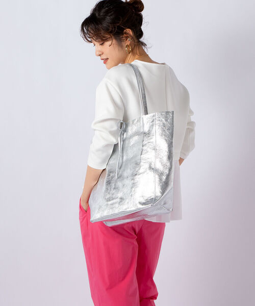 AULENTTI（オウレンティ）の「【AULENTTI/オーレンティ】ソフトミニトート（トートバッグ・レディース・ゴールド/パイソン/シルバー・FREE）」の16枚目の写真