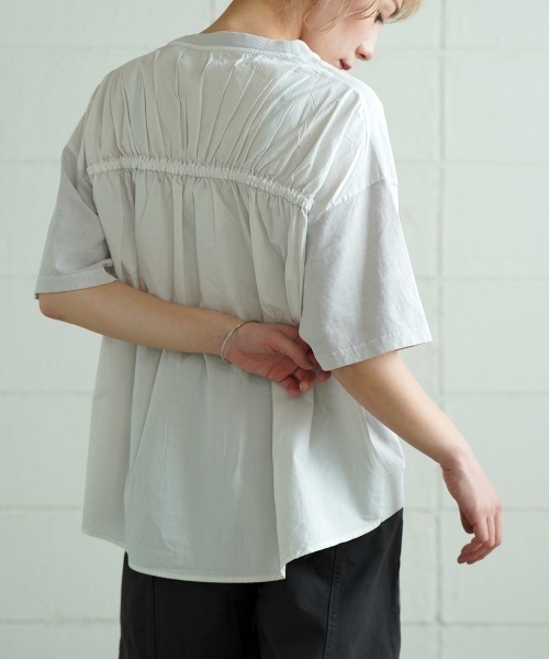 LUPILIEN(ルピリアン)の「ビンテージ風 パッチワークバックシャンTシャツ(Tシャツ/カットソー・レディース・チャコールグレー/ライトグレー/ベージュ/ピンク/ライトカーキ・FREE)」の11枚目の写真