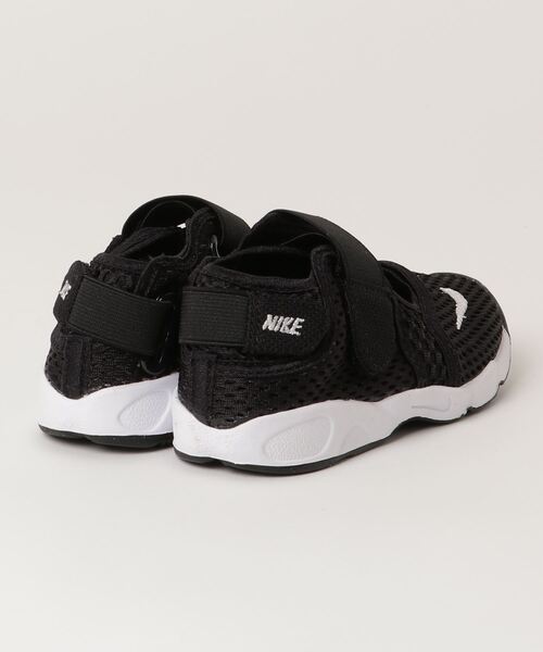 NIKE(ナイキ)の「NIKE/リトルリフト ベビースニーカー TD(スニーカー・キッズ・ブラック/ホワイト・13/14/15 /16)」の4枚目の写真
