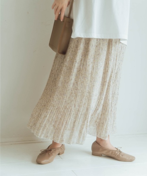 nemne store（ネンネストア）の「ハーブティーをのむ柄プリーツスカート（スカート・レディース・ホワイト/ベージュ/オフホワイト/モカ・フリー）」の4枚目の写真