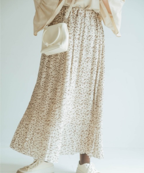 nemne store（ネンネストア）の「ハーブティーをのむ柄プリーツスカート（スカート・レディース・ホワイト/ベージュ/オフホワイト/モカ・フリー）」の7枚目の写真