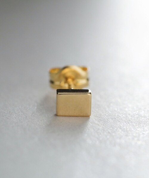 COCOSHNIK(ココシュニック)の「K18レクタングル スタッドピアス(ピアス(両耳用)・レディース・ホワイト系その他7・00)」の4枚目の写真
