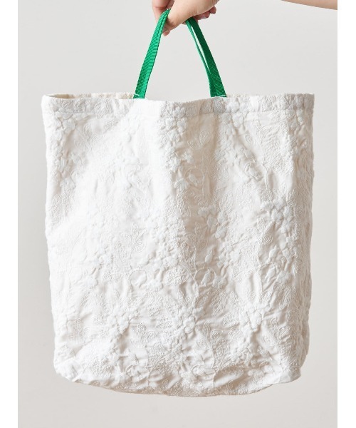 BEARDSLEY（ビアズリー）の「洗えるから白も気軽に使える　デニム刺繍バッグ（トートバッグ・レディース・インディゴブルー/ホワイト・FREE）」の4枚目の写真