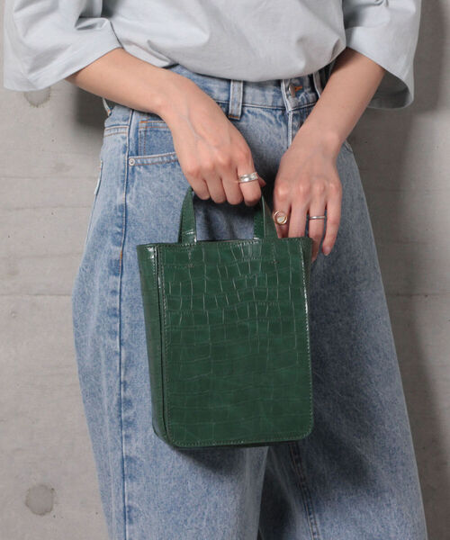 cache cache(カシュ カシュ)の「【cache cache/カシュカシュ】あおりポケット付タテ型バッグ(ショルダーバッグ・レディース・ブラック/シルバー/グリーン・FREE)」の3枚目の写真