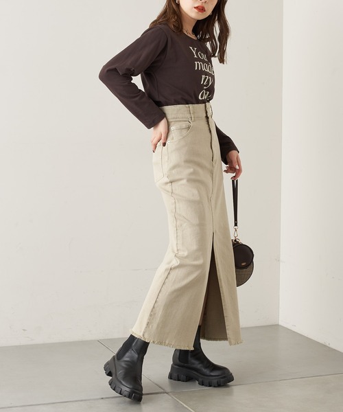 Chico（チコ）の「【新色追加】スリットデニムタイトロングスカート（デニムスカート・レディース・ネイビー/ブラウン/ライトベージュ/ブラック・SMALL/MEDIUM）」の12枚目の写真