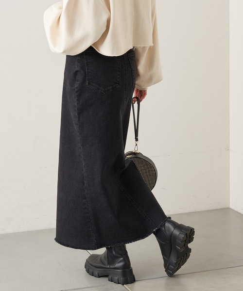 Chico（チコ）の「【新色追加】スリットデニムタイトロングスカート（デニムスカート・レディース・ネイビー/ブラウン/ライトベージュ/ブラック・SMALL/MEDIUM）」の10枚目の写真