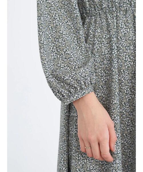 earth music&ecology（アースミュージックアンドエコロジー）の「花柄ハイネックギャザーワンピース ＊（ワンピース・レディース・ブラック/グリーン/ライトベージュ・FREE）」の12枚目の写真