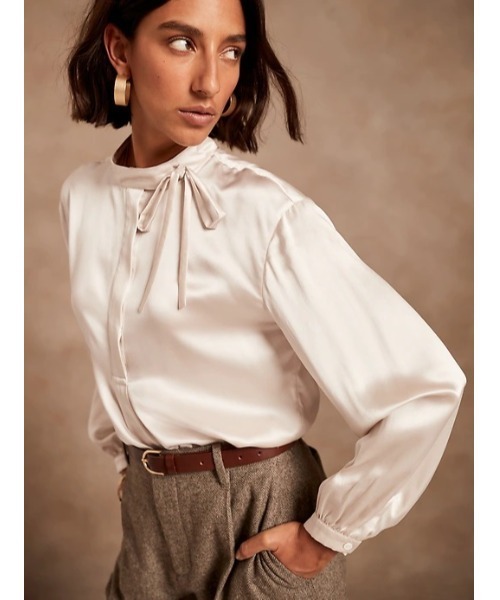 Banana Republic(バナナリパブリック)の「シルク タイネック チュニック(シャツ/ブラウス・レディース・アイボリー/グレー系その他/ブラック・XS/S/M/L)」の2枚目の写真