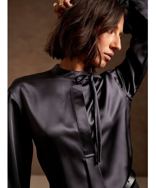 Banana Republic(バナナリパブリック)の「シルク タイネック チュニック(シャツ/ブラウス・レディース・アイボリー/グレー系その他/ブラック・XS/S/M/L)」の3枚目の写真