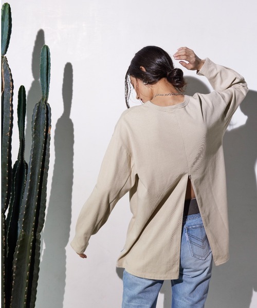 ALEXIA STAM（アリシアスタン）の「Back Zip Long Sleeve Tee/バックジップロングスリーブティー（Tシャツ/カットソー・レディース・チャコールグレー/モカ/グレイッシュベージュ・FREE）」の3枚目の写真