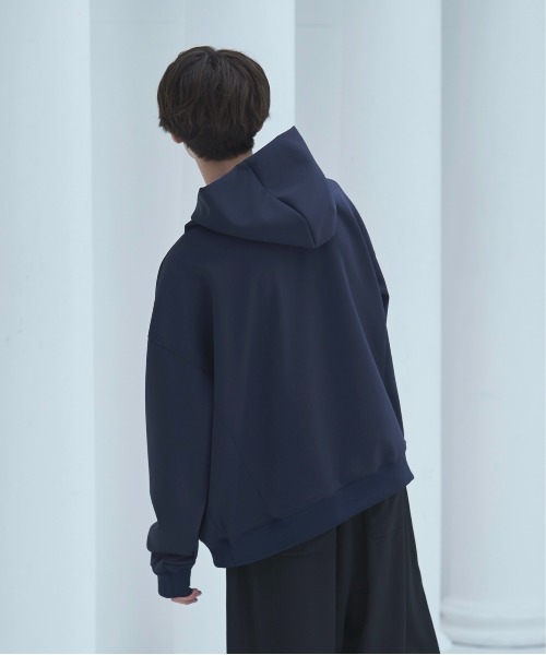 neez.(ニーズ)の「スムースドレープルーズフーディ(パーカー・メンズ・ホワイト/ブラック/ネイビー/モカ・SMALL/MEDIUM/LARGE)」の10枚目の写真