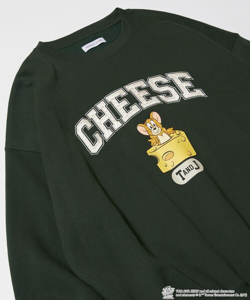 FREAK'S STORE（フリークスストア）の「WEB限定 TOM and JERRY/トムとジェリー 別注 ビッグシルエット サテン刺繍 アーチロゴ クルーネックスウェット/カレッジロゴ（スウェット・メンズ・ダークグリーン/ネイビー/ブラウン/グレー/ブラック/サックスブルー/オフホワイト・LARGE/SMALL/MEDIUM）」の19枚目の写真