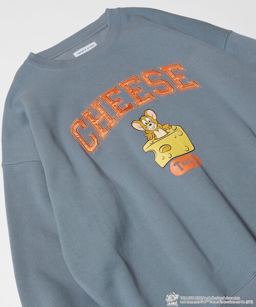 FREAK'S STORE（フリークスストア）の「WEB限定 TOM and JERRY/トムとジェリー 別注 ビッグシルエット サテン刺繍 アーチロゴ クルーネックスウェット/カレッジロゴ（スウェット・メンズ・ダークグリーン/ネイビー/ブラウン/グレー/ブラック/サックスブルー/オフホワイト・LARGE/SMALL/MEDIUM）」の20枚目の写真