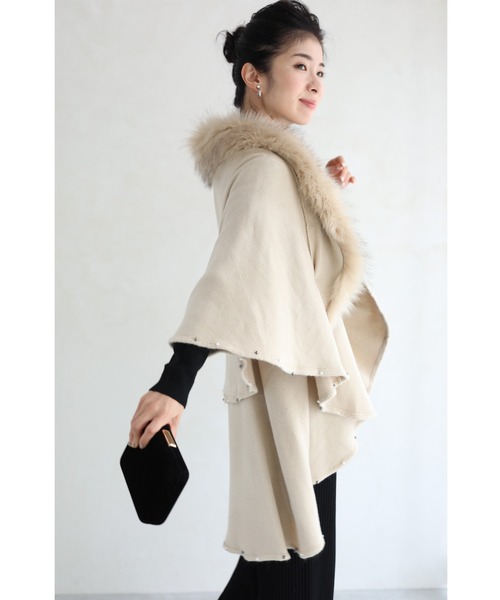 cawaii（カワイイ）の「リュクスなフェイクファーのケープカーディガン 羽織り アウター（カーディガン/ボレロ・レディース・クリーム・FREE）」の7枚目の写真