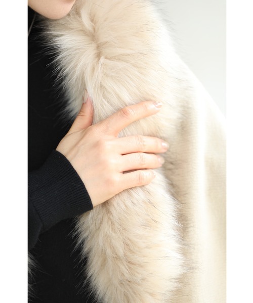 cawaii（カワイイ）の「リュクスなフェイクファーのケープカーディガン 羽織り アウター（カーディガン/ボレロ・レディース・クリーム・FREE）」の10枚目の写真
