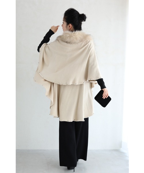cawaii（カワイイ）の「リュクスなフェイクファーのケープカーディガン 羽織り アウター（カーディガン/ボレロ・レディース・クリーム・FREE）」の14枚目の写真
