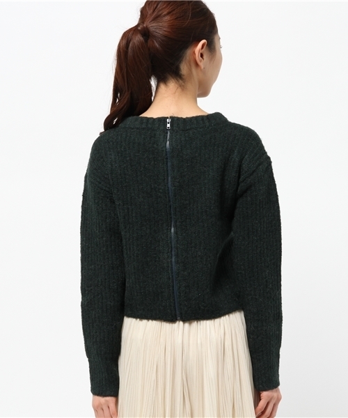OUTLET（アウトレット）の「【WHO'S WHO gallery】後ロZIPハイネックプルオーバー（ニット/セーター・レディース・チャコールグレー/グリーン/オフホワイト・FREE）」の6枚目の写真