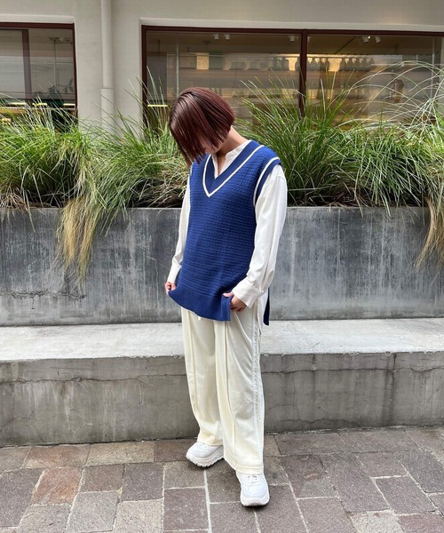 JUGLANS(ユグランス)の「☆ 旬な着こなしに。Vネックチルデンベスト S5516(ベスト・レディース・ホワイト/ネイビー/ブルー・FREE)」の3枚目の写真