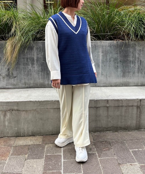 JUGLANS(ユグランス)の「☆ 旬な着こなしに。Vネックチルデンベスト S5516(ベスト・レディース・ホワイト/ネイビー/ブルー・FREE)」の19枚目の写真