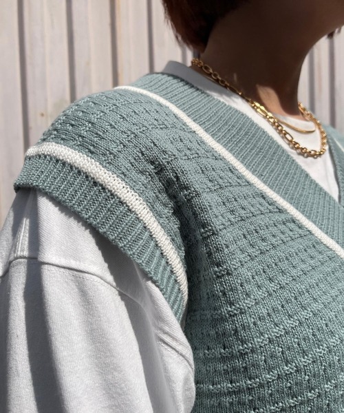 JUGLANS(ユグランス)の「☆ 旬な着こなしに。Vネックチルデンベスト S5516(ベスト・レディース・ホワイト/ネイビー/ブルー・FREE)」の13枚目の写真