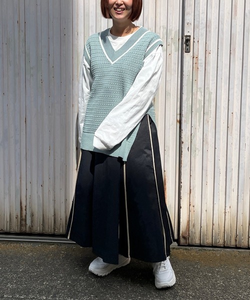 JUGLANS(ユグランス)の「☆ 旬な着こなしに。Vネックチルデンベスト S5516(ベスト・レディース・ホワイト/ネイビー/ブルー・FREE)」の11枚目の写真