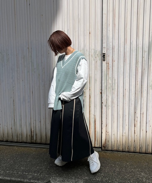 JUGLANS(ユグランス)の「☆ 旬な着こなしに。Vネックチルデンベスト S5516(ベスト・レディース・ホワイト/ネイビー/ブルー・FREE)」の9枚目の写真