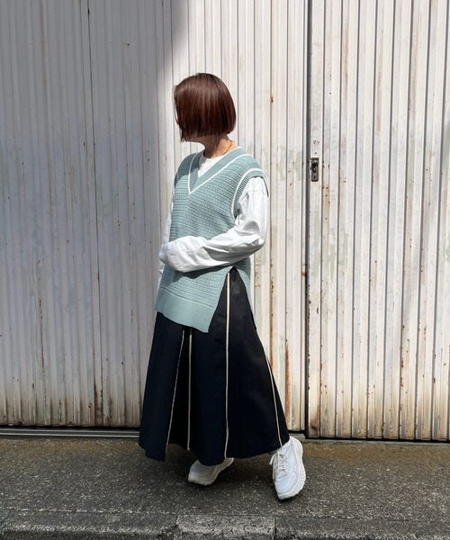 JUGLANS(ユグランス)の「☆ 旬な着こなしに。Vネックチルデンベスト S5516(ベスト・レディース・ホワイト/ネイビー/ブルー・FREE)」の8枚目の写真