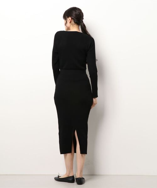 AZUL by moussy（アズールバイマウジー）の「IRREGULAR NECK RIB KNIT OP/イレギュラーネックリブニットワンピース（ワンピース・レディース・ライトブルー/ブラック/オフホワイト・SMALL/MEDIUM）」の4枚目の写真