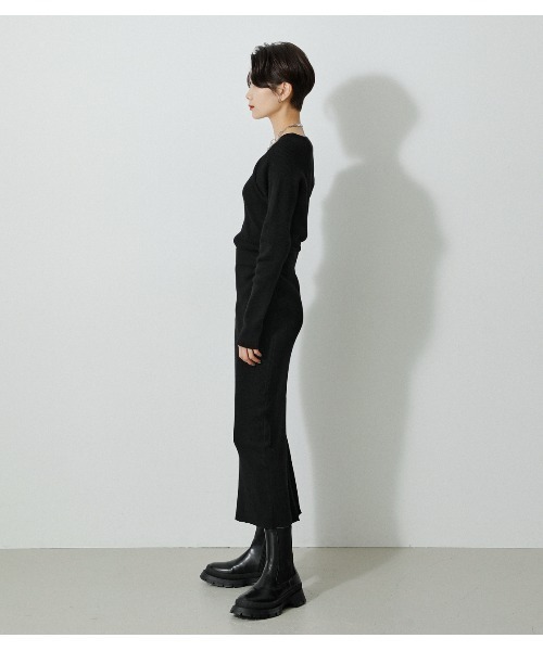 AZUL by moussy（アズールバイマウジー）の「IRREGULAR NECK RIB KNIT OP/イレギュラーネックリブニットワンピース（ワンピース・レディース・ライトブルー/ブラック/オフホワイト・SMALL/MEDIUM）」の7枚目の写真