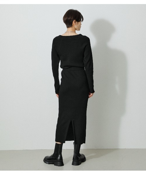 AZUL by moussy（アズールバイマウジー）の「IRREGULAR NECK RIB KNIT OP/イレギュラーネックリブニットワンピース（ワンピース・レディース・ライトブルー/ブラック/オフホワイト・SMALL/MEDIUM）」の8枚目の写真