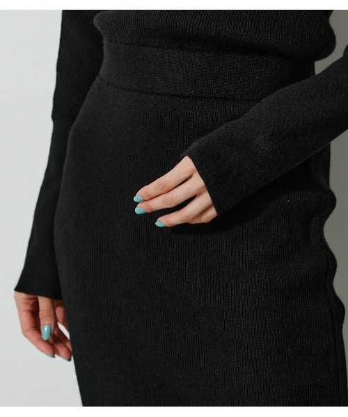 AZUL by moussy（アズールバイマウジー）の「IRREGULAR NECK RIB KNIT OP/イレギュラーネックリブニットワンピース（ワンピース・レディース・ライトブルー/ブラック/オフホワイト・SMALL/MEDIUM）」の10枚目の写真