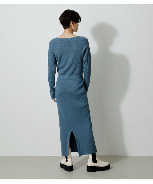 AZUL by moussy（アズールバイマウジー）の「IRREGULAR NECK RIB KNIT OP/イレギュラーネックリブニットワンピース（ワンピース・レディース・ライトブルー/ブラック/オフホワイト・SMALL/MEDIUM）」の17枚目の写真