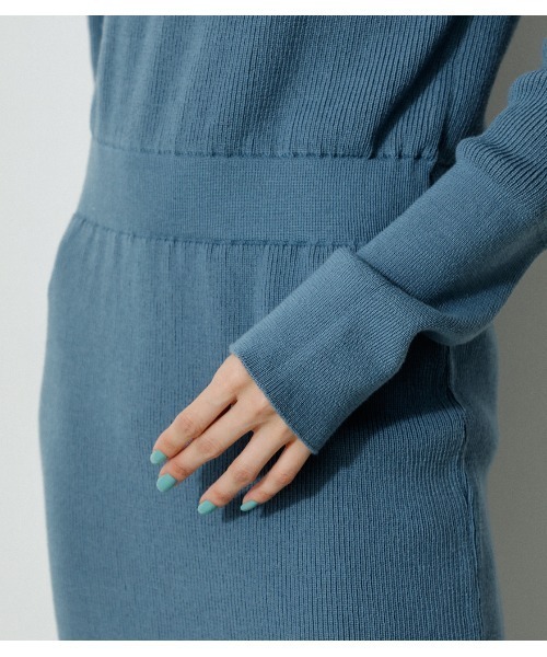 AZUL by moussy（アズールバイマウジー）の「IRREGULAR NECK RIB KNIT OP/イレギュラーネックリブニットワンピース（ワンピース・レディース・ライトブルー/ブラック/オフホワイト・SMALL/MEDIUM）」の19枚目の写真