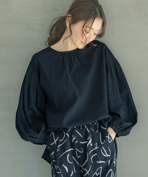 LEPSIM（レプシィム）の「ソデレースブラウス　262589（シャツ/ブラウス・レディース・ブラック/オフホワイト・FREE）」の2枚目の写真