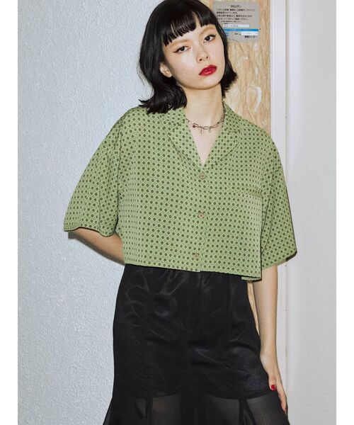 jouetie（ジュエティ）の「ショートレングスシャツ（シャツ/ブラウス・レディース・ブラウン/オフホワイト/イエロー/グリーン・MEDIUM）」の3枚目の写真