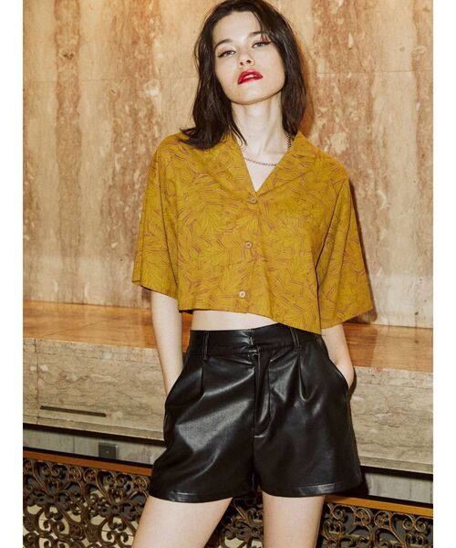 jouetie（ジュエティ）の「ショートレングスシャツ（シャツ/ブラウス・レディース・ブラウン/オフホワイト/イエロー/グリーン・MEDIUM）」の6枚目の写真