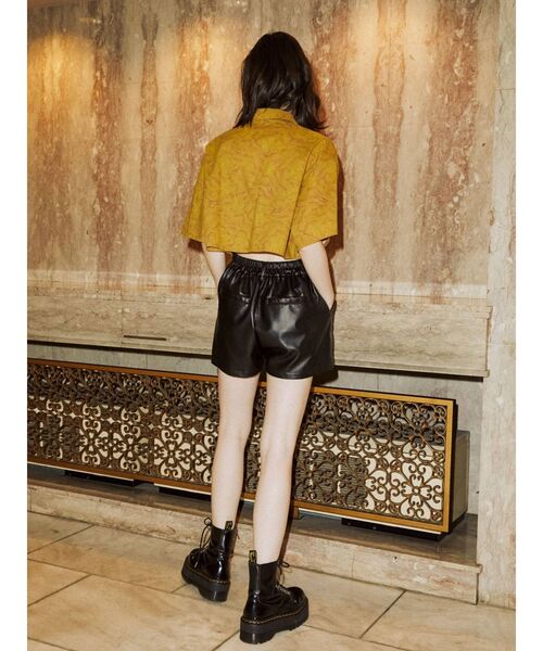 jouetie（ジュエティ）の「ショートレングスシャツ（シャツ/ブラウス・レディース・ブラウン/オフホワイト/イエロー/グリーン・MEDIUM）」の10枚目の写真