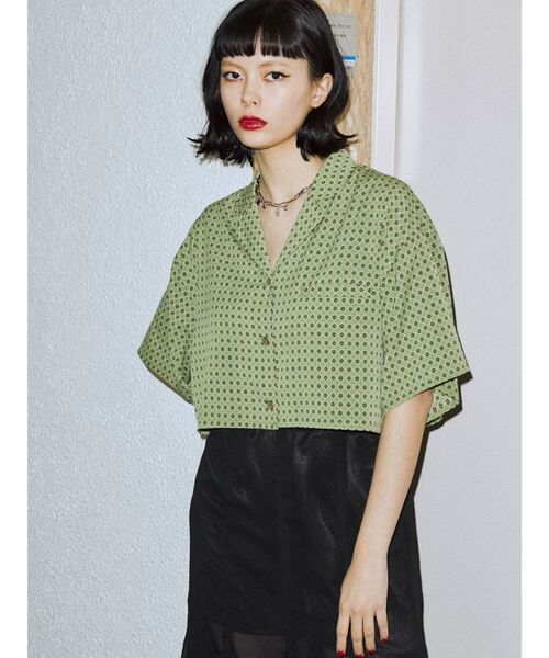 jouetie（ジュエティ）の「ショートレングスシャツ（シャツ/ブラウス・レディース・ブラウン/オフホワイト/イエロー/グリーン・MEDIUM）」の19枚目の写真