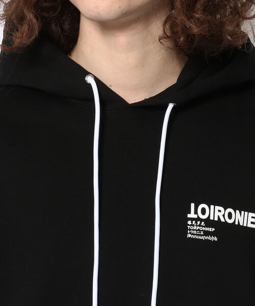 Toironier（トワロニエ）の「【WEB LIMITED】TOIRONIER/トワロニエ/DAILY LINE PULL PARKA/デイリーラインプルパーカー（パーカー・メンズ・ホワイト/ブラック・1/2）」の6枚目の写真