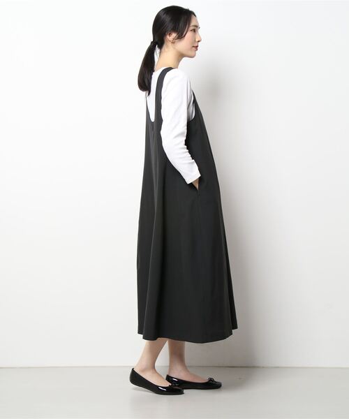 UNFIL(アンフィル)の「unfil | ファインウールトロピカル スリーブレスドレス WOMEN(ワンピース・レディース・ライトブラウン/チャコール・0)」の4枚目の写真