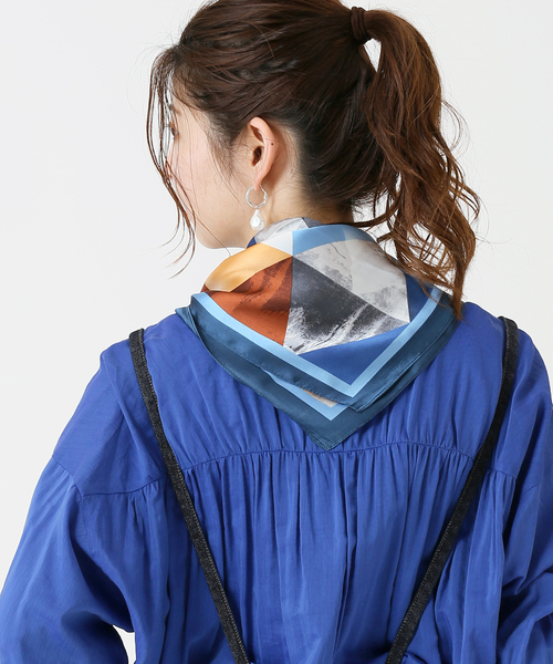 Simplicite（サンプリシテ）の「Color Scarf 2（ストール/ショール・レディース・ブラック/ブルー/レッド/オレンジ・FREE）」の11枚目の写真