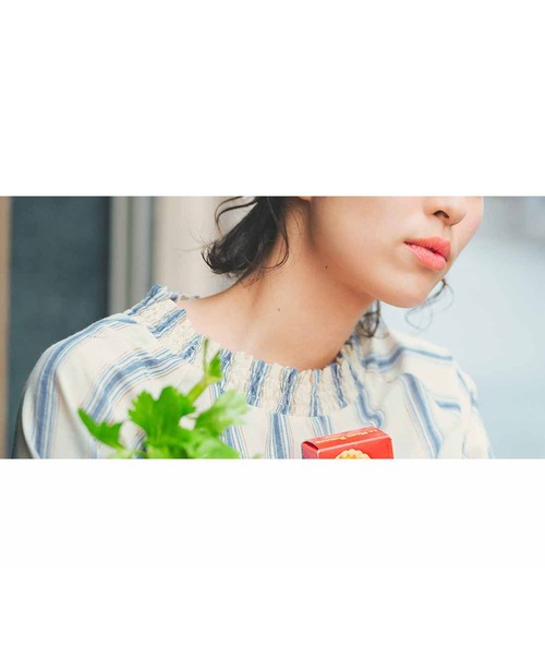 Live in comfort（リブインコンフォート）の「リブ　イン　コンフォート　シャーリングネックですぽんとかぶれる　ふんわりコットンブラウス（シャツ/ブラウス・レディース・イエロー/ブルー系その他/ホワイト系その他・LARGE/XX-LARGE/SMALL/MEDIUM/XXX-LARGE/X-LARGE）」の4枚目の写真