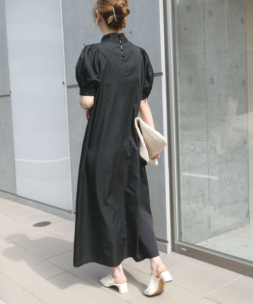 CORNERS（コーナーズ）の「パフスリーブハイネネックロングワンピース（ワンピース・レディース・ブラック/オフホワイト/ブルー/グリーン・M）」の7枚目の写真
