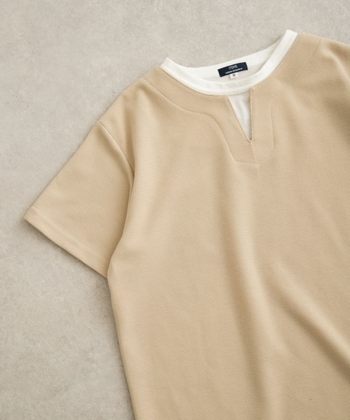 ITEMS URBANRESEARCH（アイテムズ アーバンリサーチ）の「フェイクレイヤード キーネックTシャツ（Tシャツ/カットソー・メンズ・ブルー/グリーン/アイボリー/ブラック・MEDIUM/LARGE）」の2枚目の写真