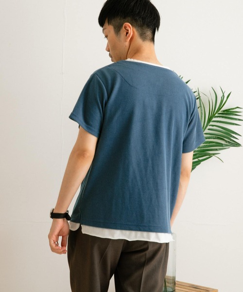 ITEMS URBANRESEARCH（アイテムズ アーバンリサーチ）の「フェイクレイヤード キーネックTシャツ（Tシャツ/カットソー・メンズ・ブルー/グリーン/アイボリー/ブラック・MEDIUM/LARGE）」の8枚目の写真