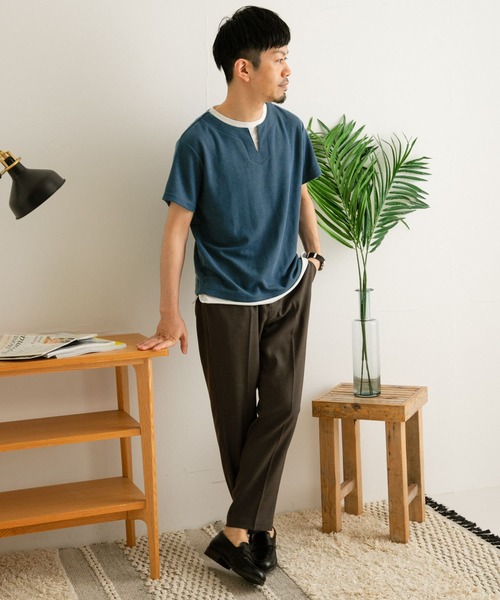 ITEMS URBANRESEARCH（アイテムズ アーバンリサーチ）の「フェイクレイヤード キーネックTシャツ（Tシャツ/カットソー・メンズ・ブルー/グリーン/アイボリー/ブラック・MEDIUM/LARGE）」の9枚目の写真