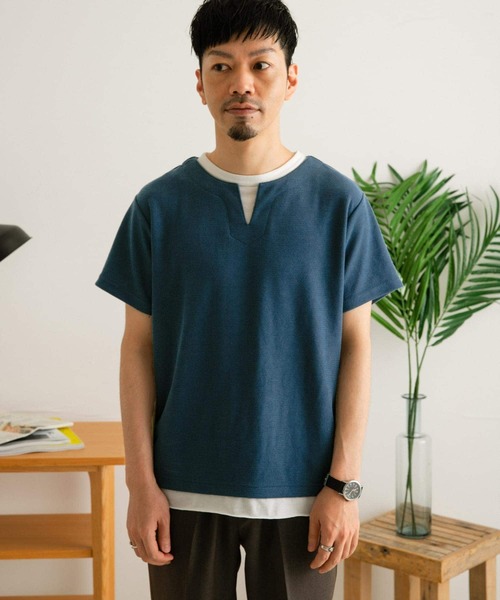 ITEMS URBANRESEARCH（アイテムズ アーバンリサーチ）の「フェイクレイヤード キーネックTシャツ（Tシャツ/カットソー・メンズ・ブルー/グリーン/アイボリー/ブラック・MEDIUM/LARGE）」の10枚目の写真